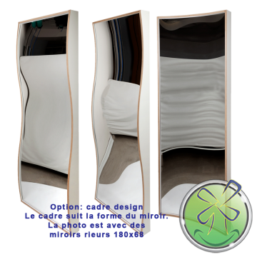 Cadre design, le cadre épouse les contours du miroir riant