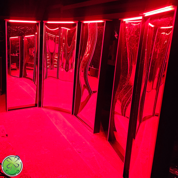 Lumiere au dessus du miroir deformant 2