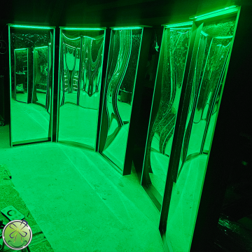 Lumiere au dessus du miroir deformant 3